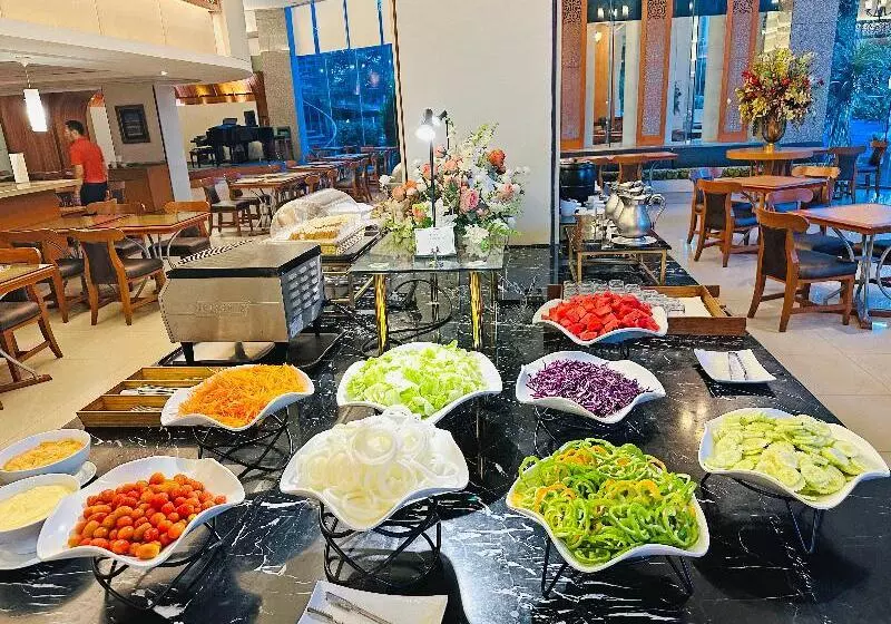 בית מלון כפרי Lanna Palace 2004