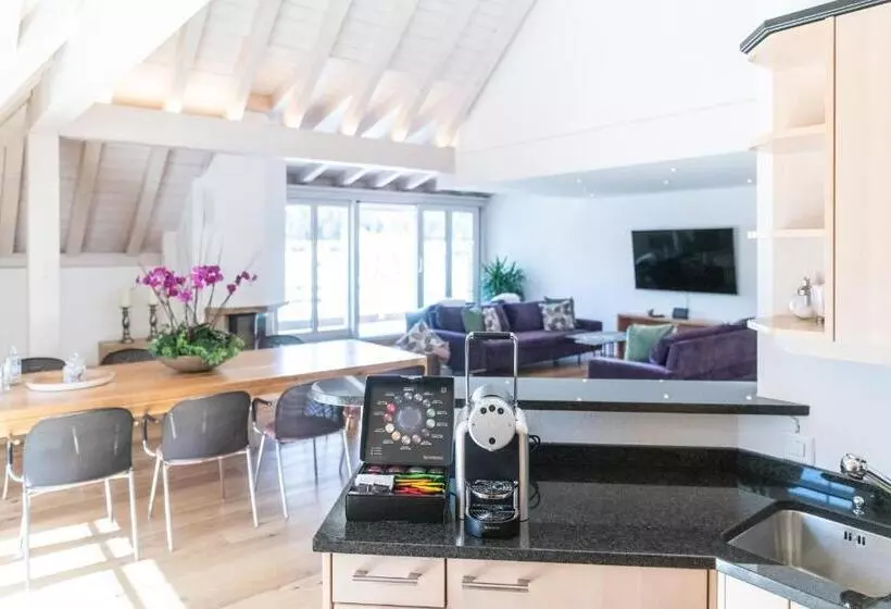 ホテル Lenzerhorn