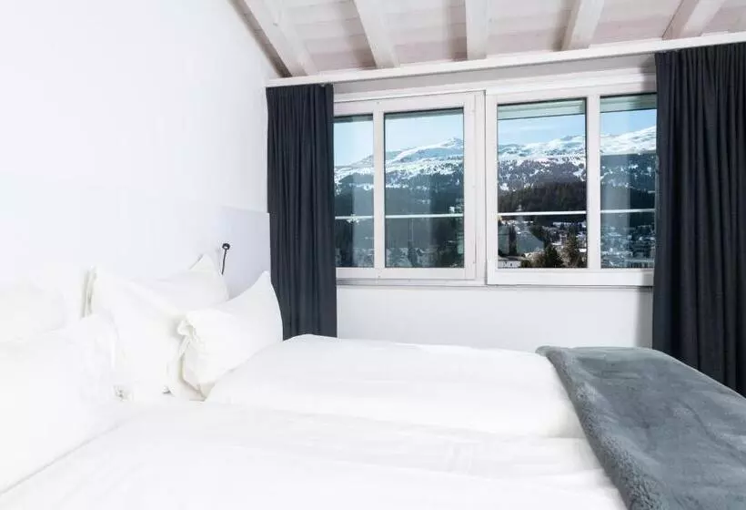 ホテル Lenzerhorn