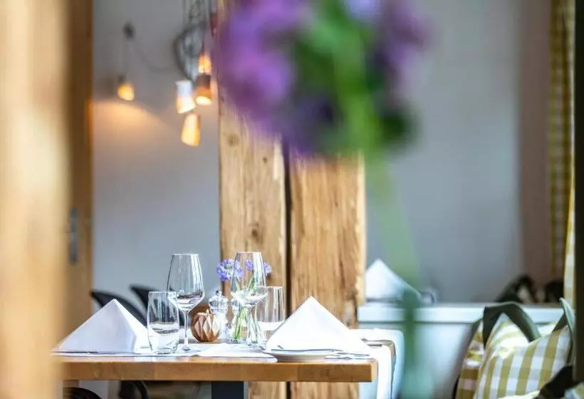 ホテル Lenzerhorn