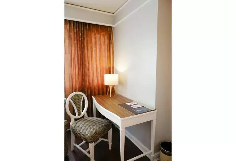 Town In Town Hotel Bangkok