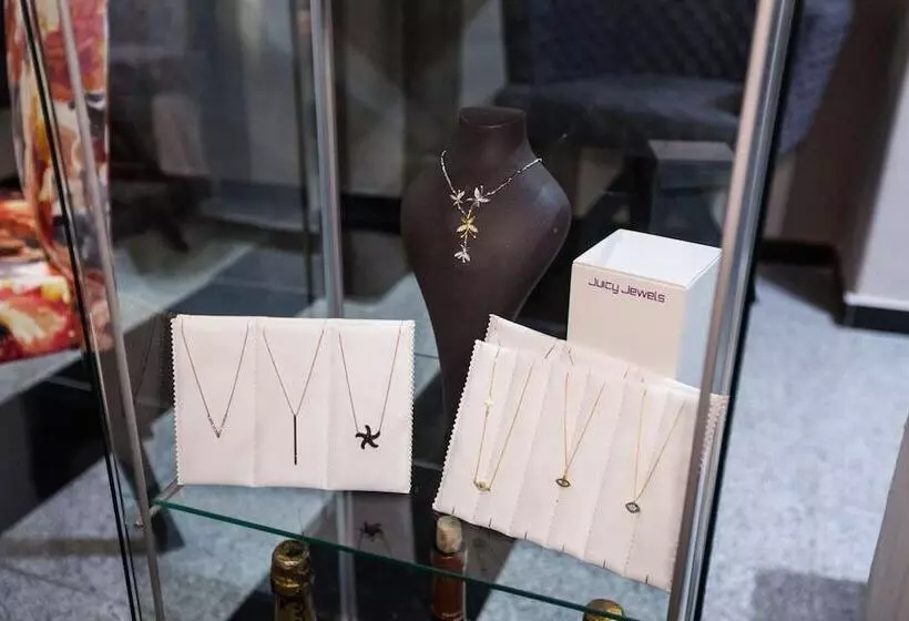 Majatalo Diamond City Living