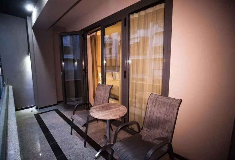 Majatalo Diamond City Living