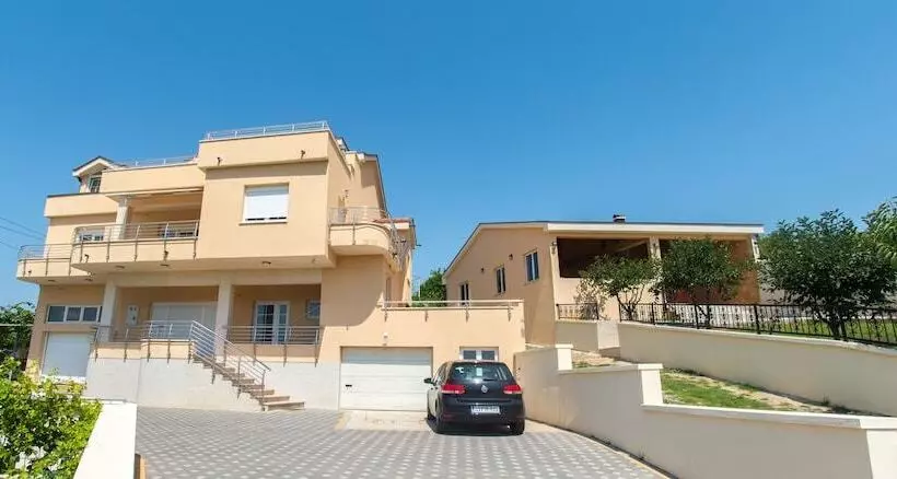 پانسیون Luxury Villa Imperial   With The Vineyard Views