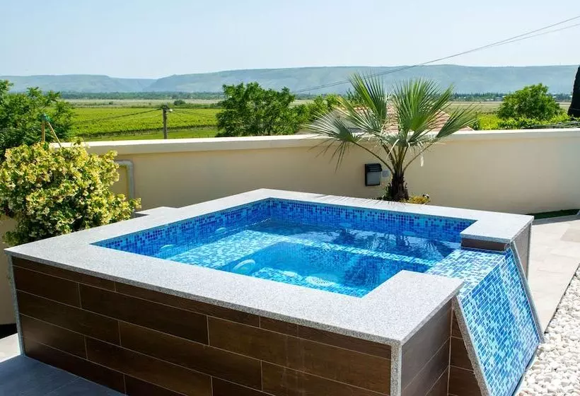 پانسیون Luxury Villa Imperial   With The Vineyard Views