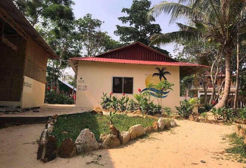 Yellow Moon M23 Hostel