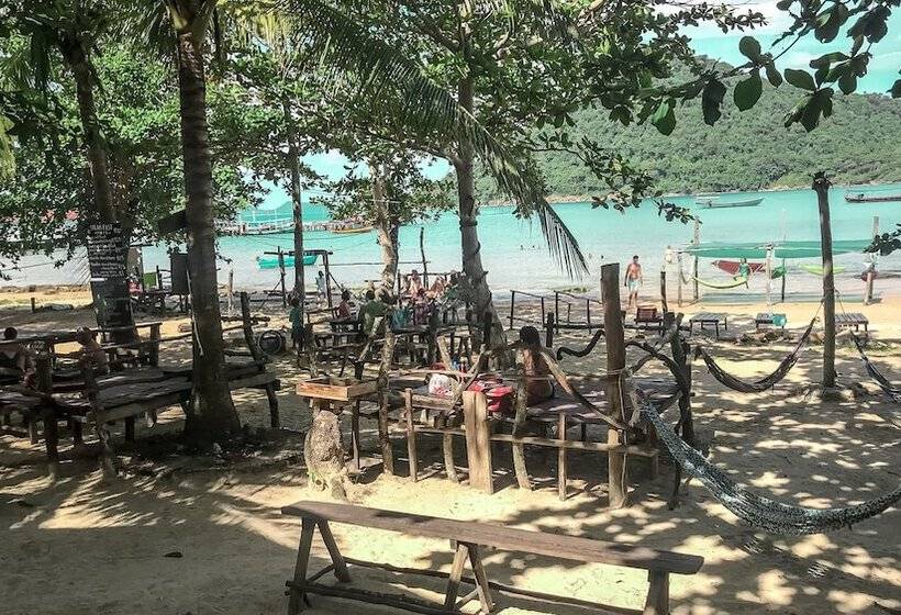 Yellow Moon M23 Hostel