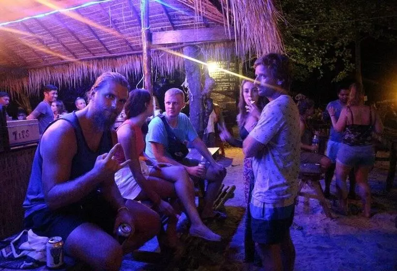 Yellow Moon M23 Hostel