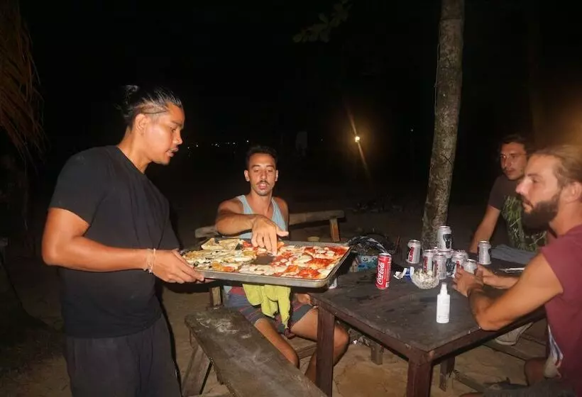 Yellow Moon M23 Hostel