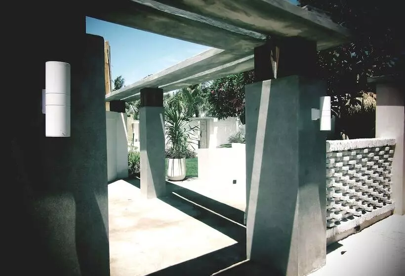 ベッドアンドブレックファースト The White Key Luxury Villas