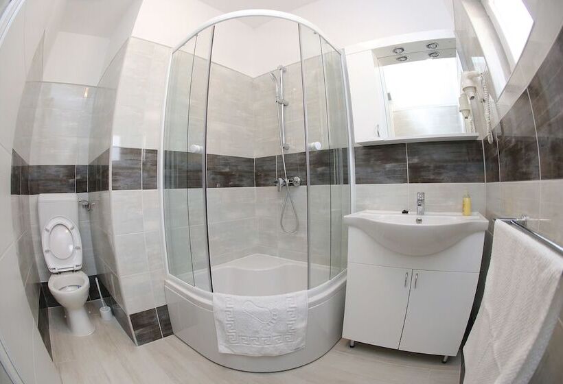 Deluxe Mkc Apartments