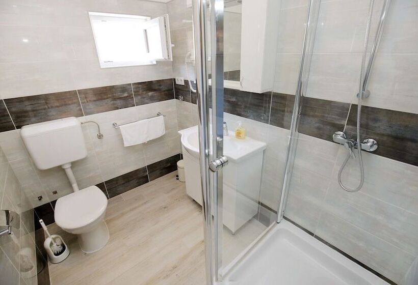 Deluxe Mkc Apartments