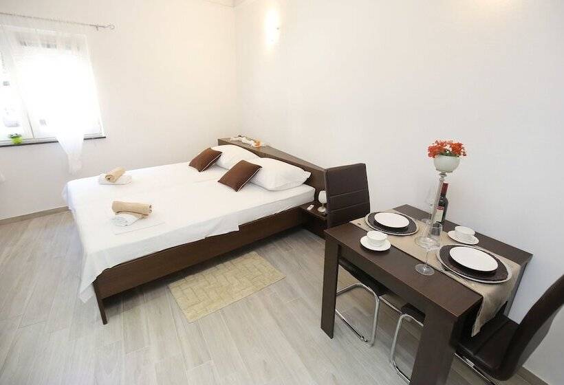 Deluxe Mkc Apartments