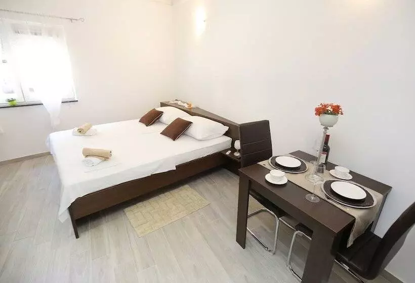 Deluxe Mkc Apartments