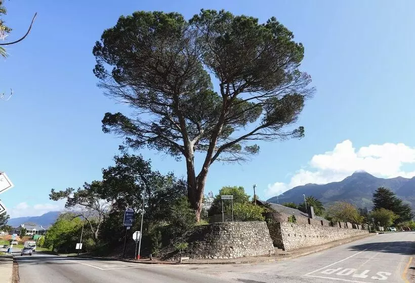 Majatalo Arbour1 Guesthouse