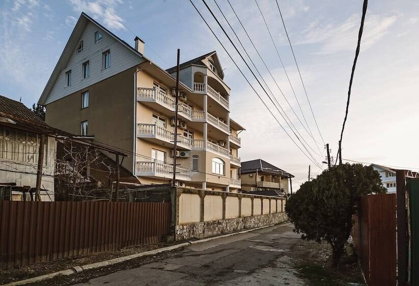 پانسیون Lera Guest House