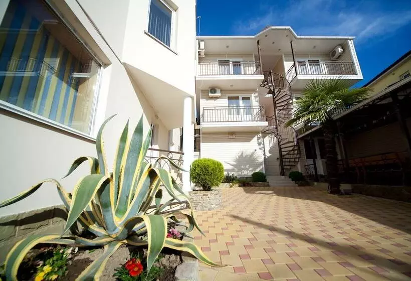 ペンション Lera Guest House