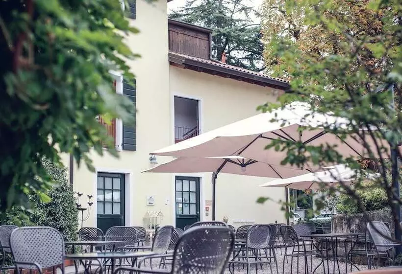 تختخواب و صبحانه Locanda Orologio