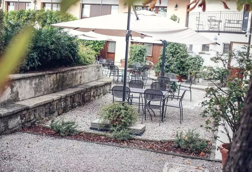 تختخواب و صبحانه Locanda Orologio