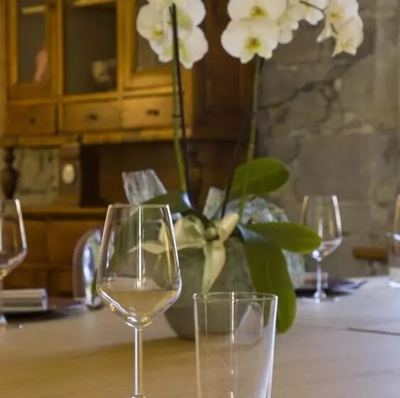 تختخواب و صبحانه Locanda Orologio