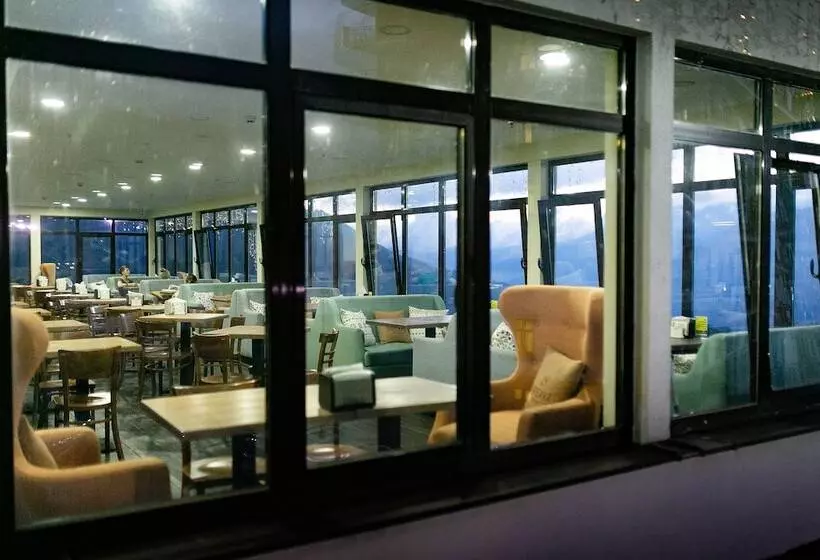 Hotelli Rosa Ski Inn