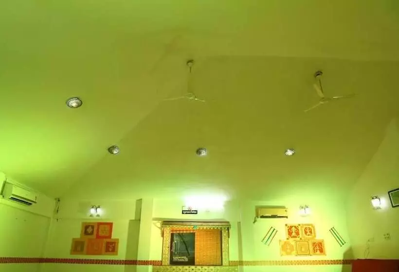 ホテル Tourist Village Khajuraho
