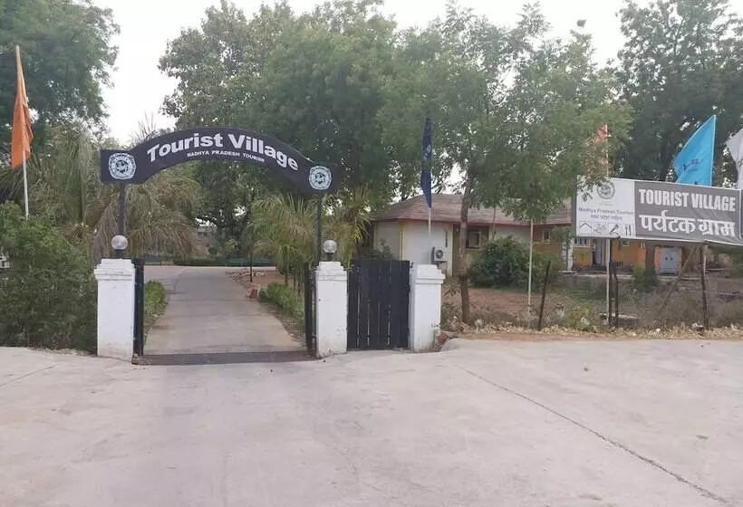 ホテル Tourist Village Khajuraho