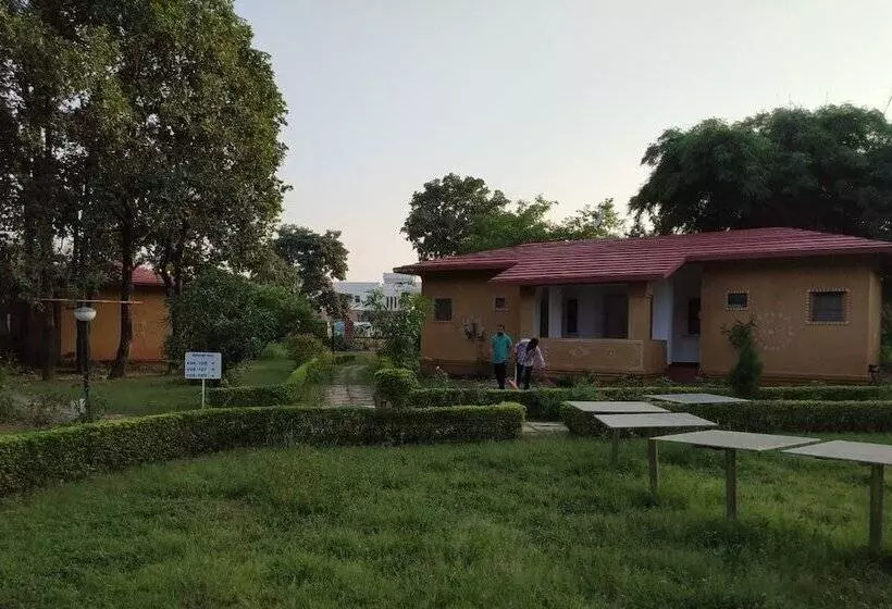 ホテル Tourist Village Khajuraho