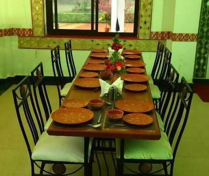 ホテル Tourist Village Khajuraho