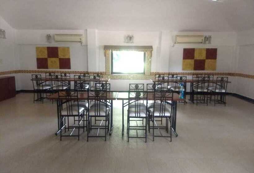 בית מלון כפרי Tourist Village Khajuraho