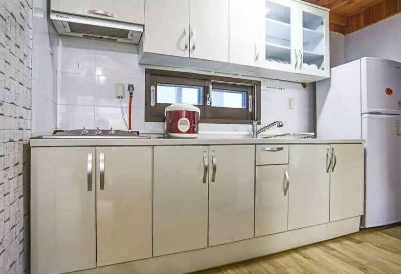 Majatalo Kyung Po Stone Valley