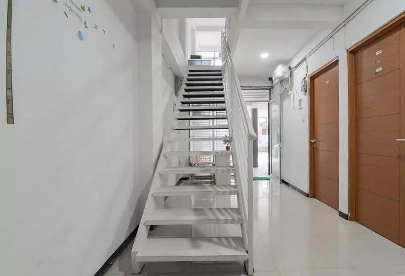 ホテル Reddoorz Syariah Near Regol Park Bandung