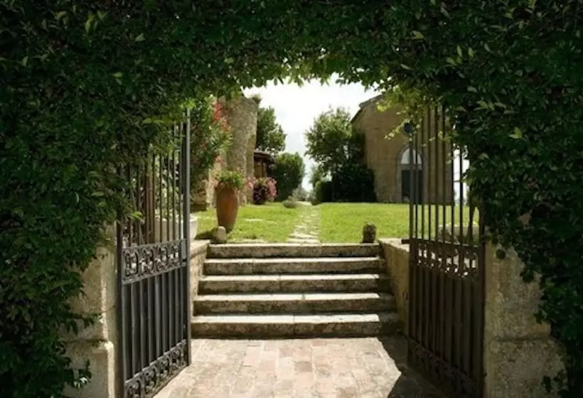 Maaseutuhotelli Tenuta Decimo   Il Borgo Di Mariano