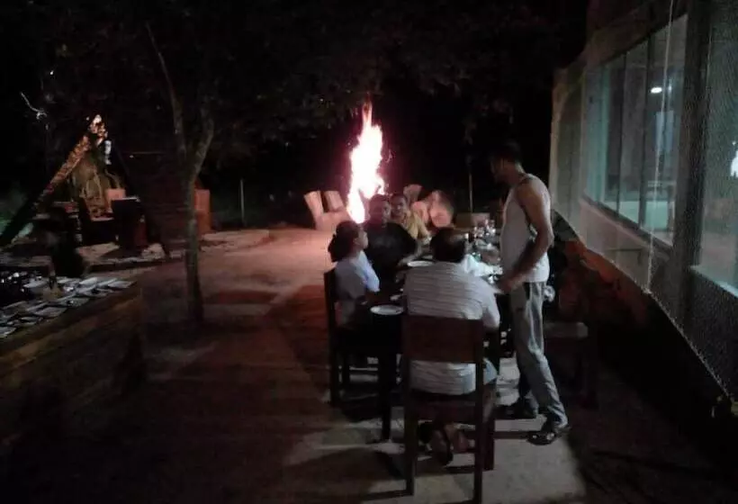 Hotelli Wilpattu Tree House