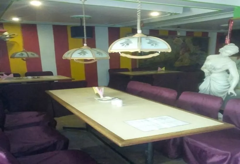 ペンション Sheelas Guest House & Restaurant