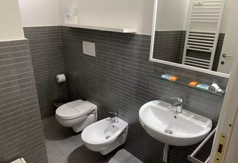 پانسیون Tiburtina Suites, Roma