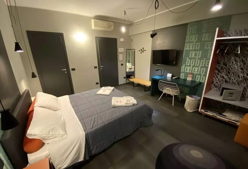 پانسیون Tiburtina Suites, Roma