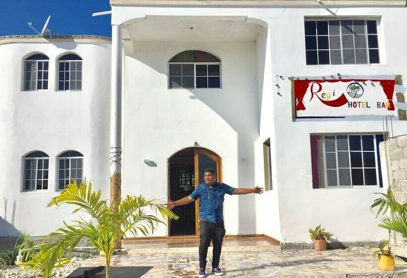 Regi Hotel & Bar