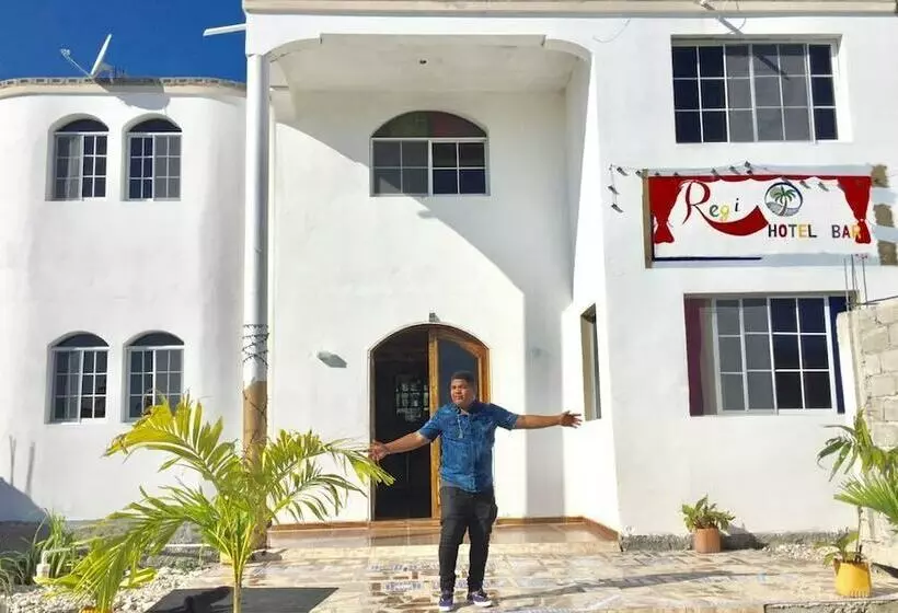 Regi Hotel & Bar