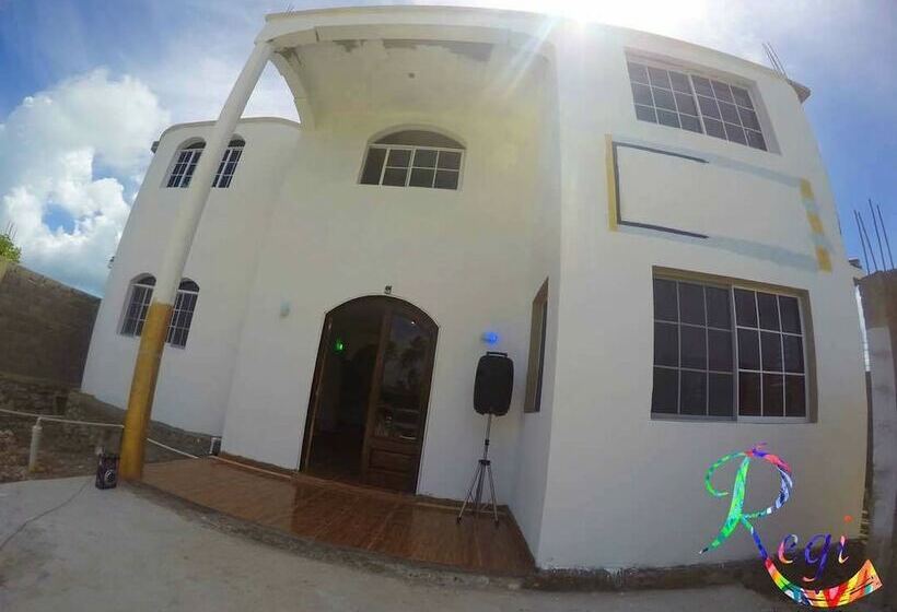 Regi Hotel & Bar
