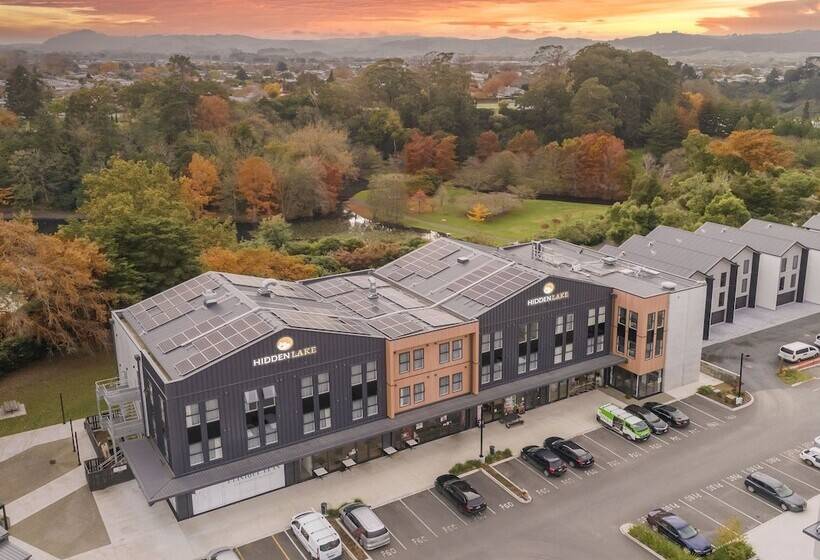 Hidden Lake Hotel & Apartments