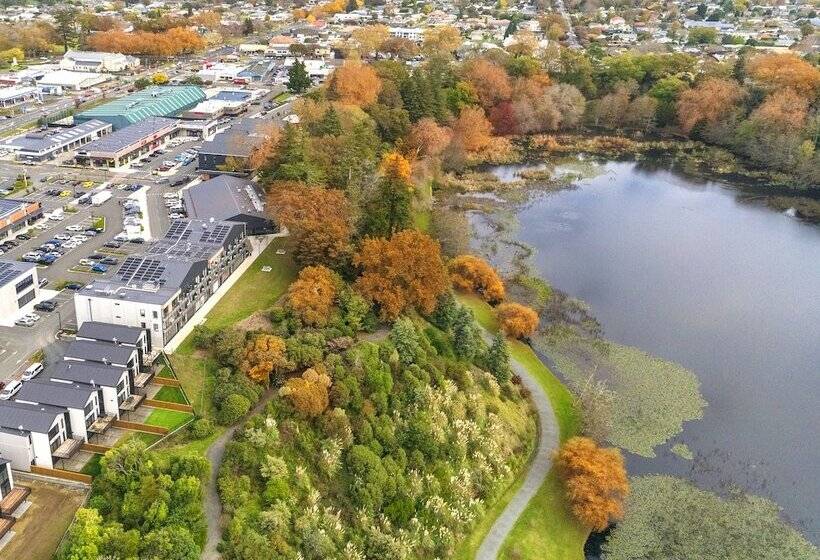 Hidden Lake Hotel & Apartments