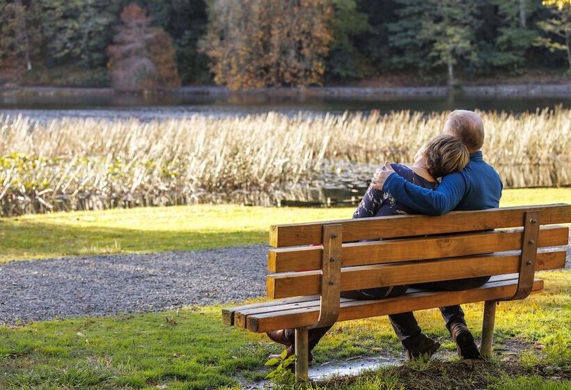 Hidden Lake Hotel & Apartments