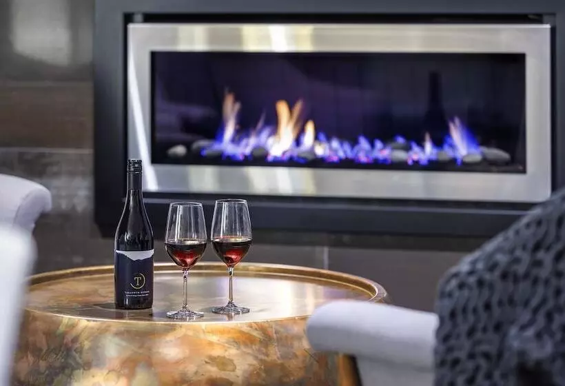 Hidden Lake Hotel & Apartments