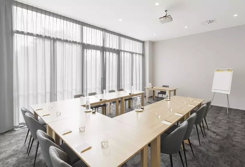 Hidden Lake Hotel & Apartments