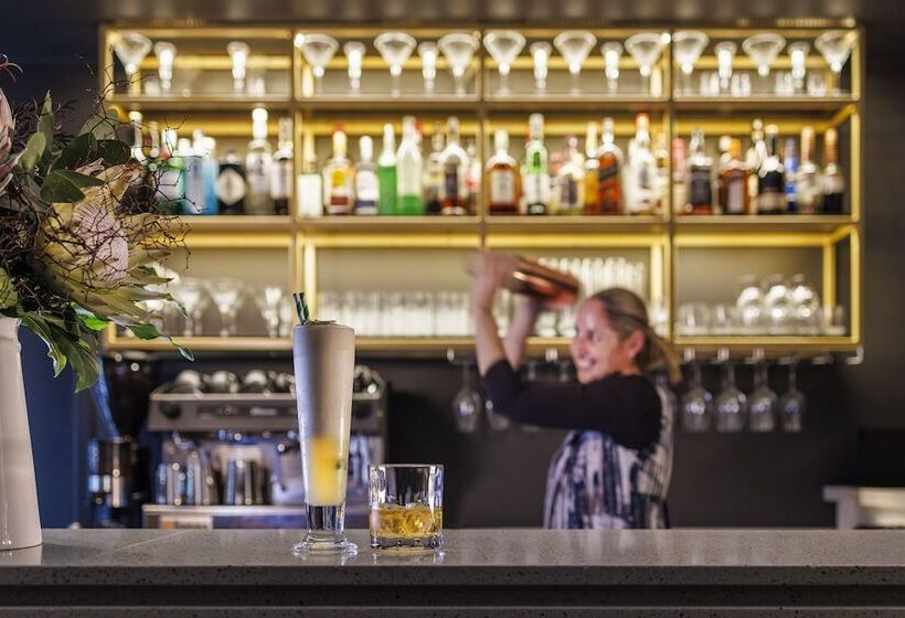 Hidden Lake Hotel & Apartments