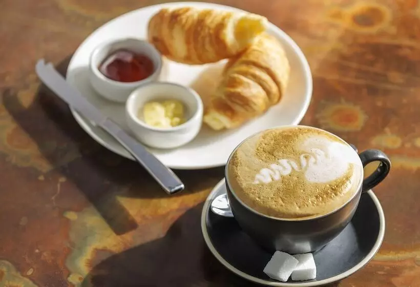 Hidden Lake Hotel & Apartments