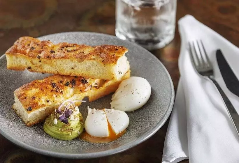 Hidden Lake Hotel & Apartments