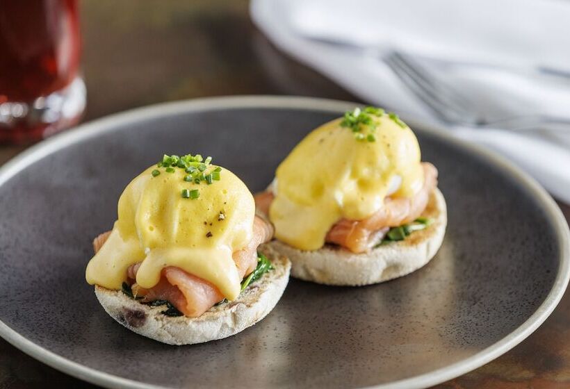 Hidden Lake Hotel & Apartments