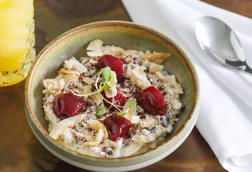 Hidden Lake Hotel & Apartments